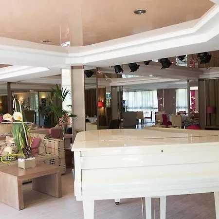 Inter-hotel Les Agapanthes De L'esterel Апарт-отель 3*
